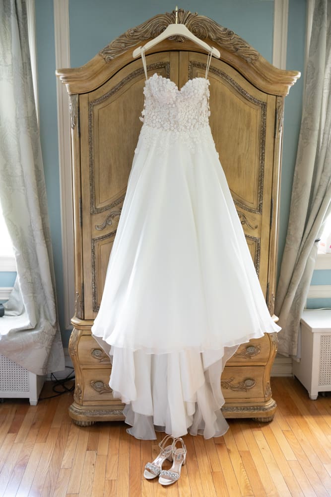 wedding dress at crabtree's kittle house in chappaqua ny