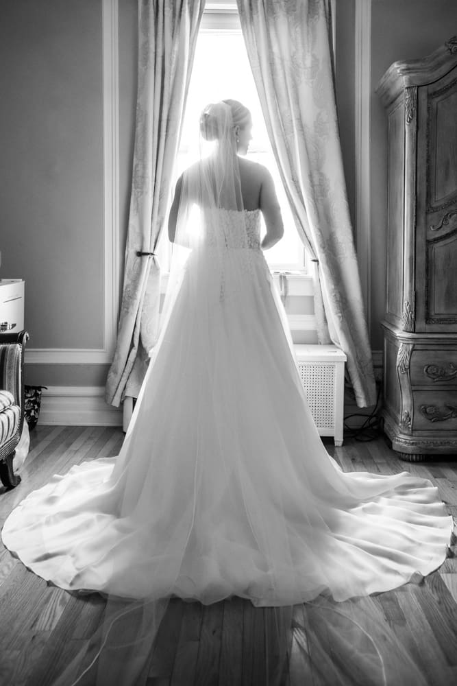 bridal portrait at crabtree's kittle house in chappaqua ny