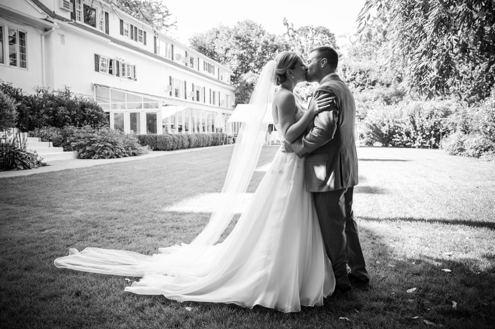 outdoor wedding portrait at crabtree's kittle house in chappaqua ny
