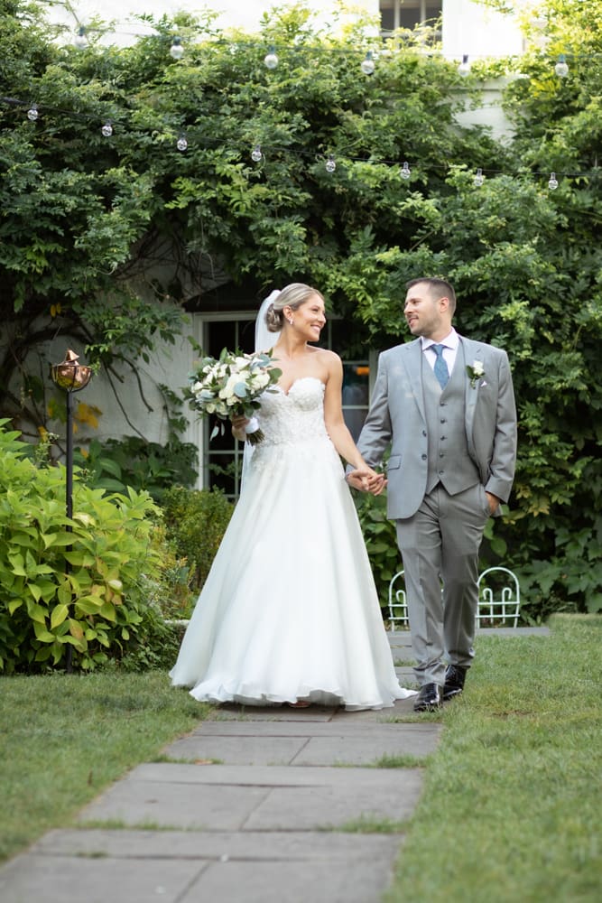 outdoor portraits at crabtree's kittle house in chappaqua ny