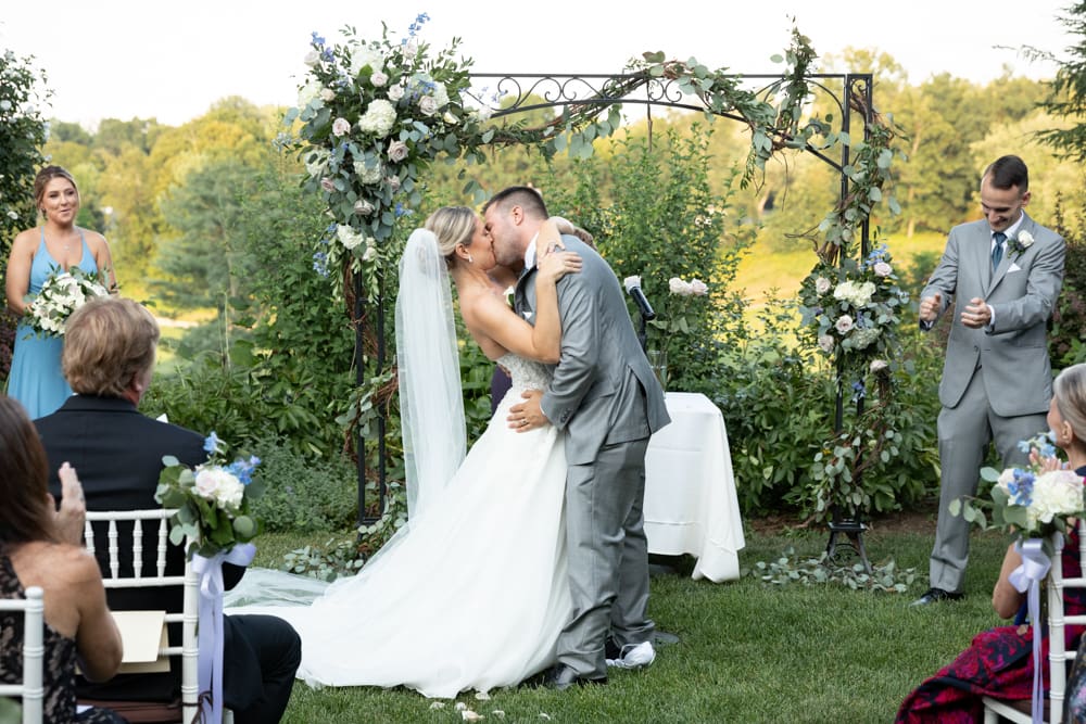 wedding ceremony at crabtree's kittle house in chappaqua ny