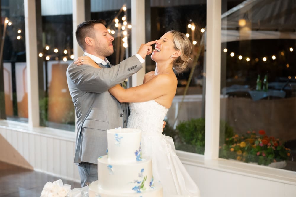couple cutting wedding cake at crabtree's kittle house in chappaqua ny